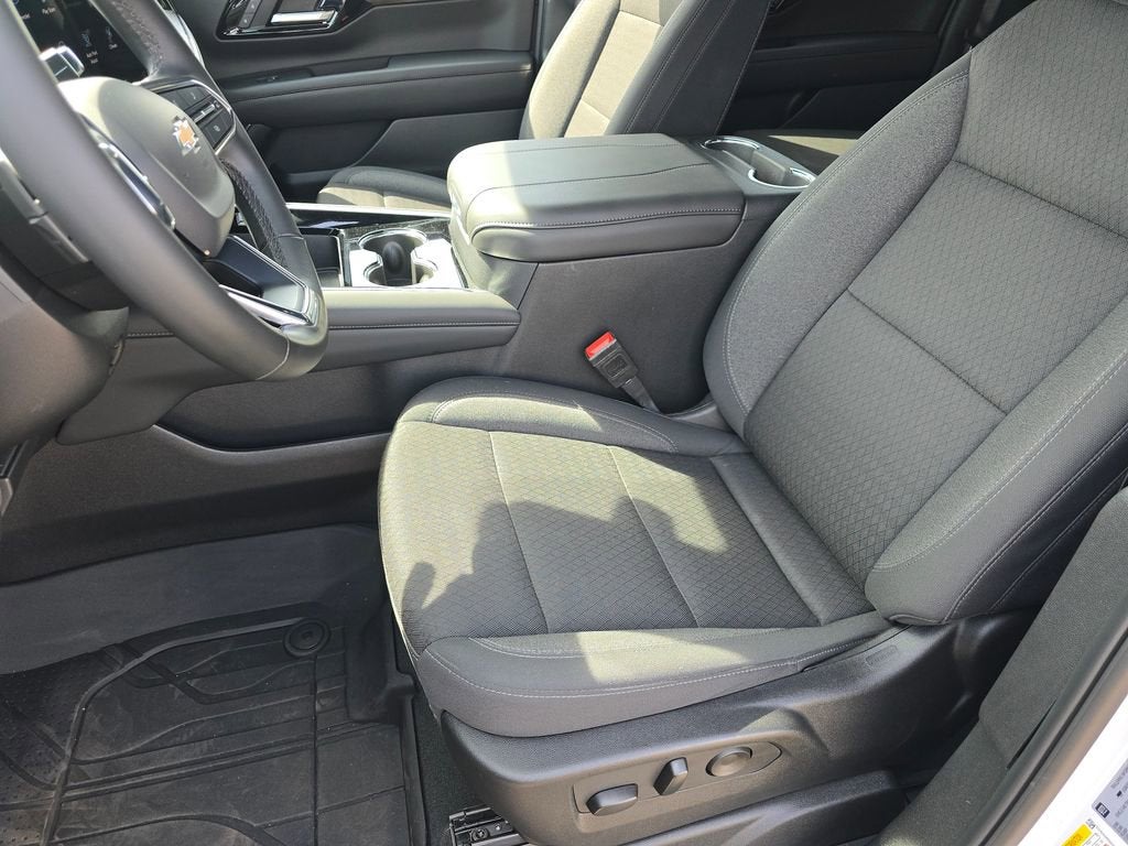 2025 Chevrolet Suburban LS