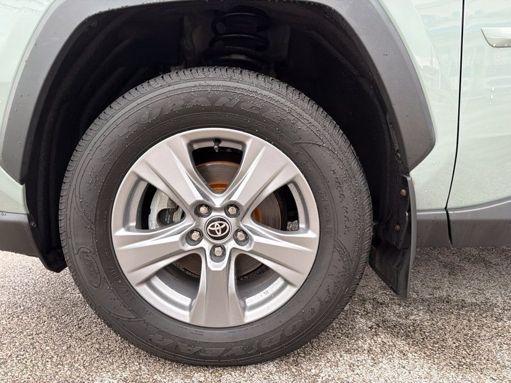 2022 Toyota RAV4 Hybrid XLE