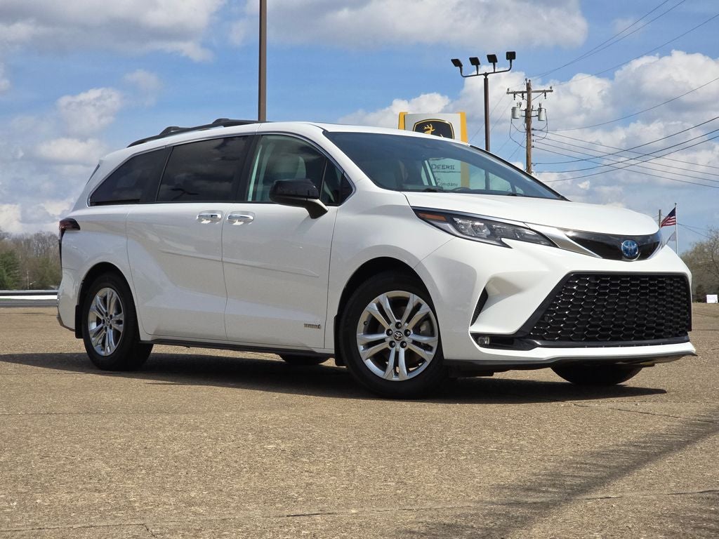 2021 Toyota Sienna XSE 7 Passenger