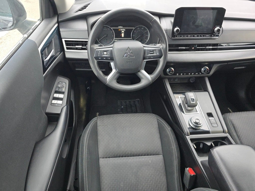 2022 Mitsubishi Outlander ES