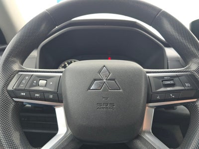 2022 Mitsubishi Outlander ES