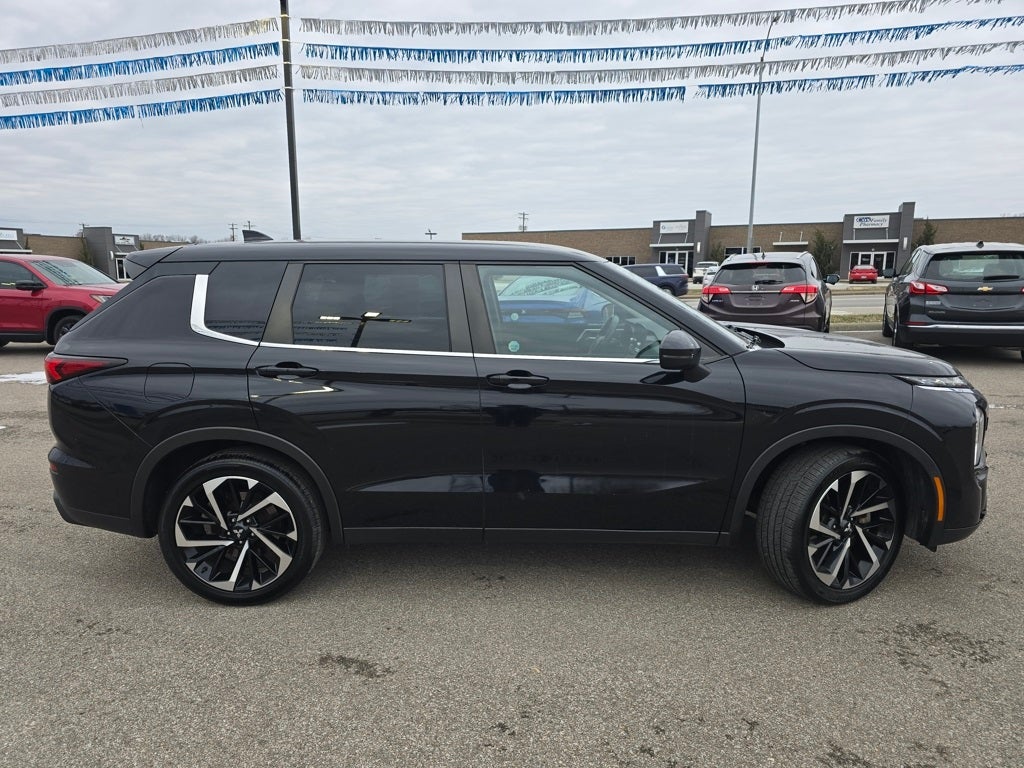 2022 Mitsubishi Outlander ES