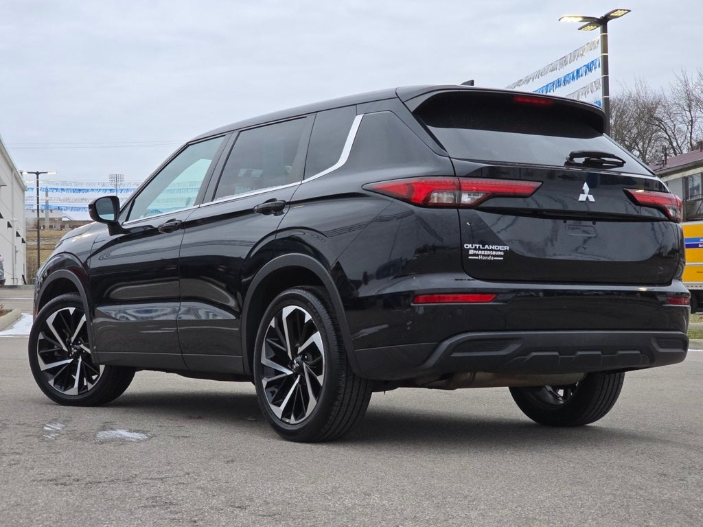 2022 Mitsubishi Outlander ES