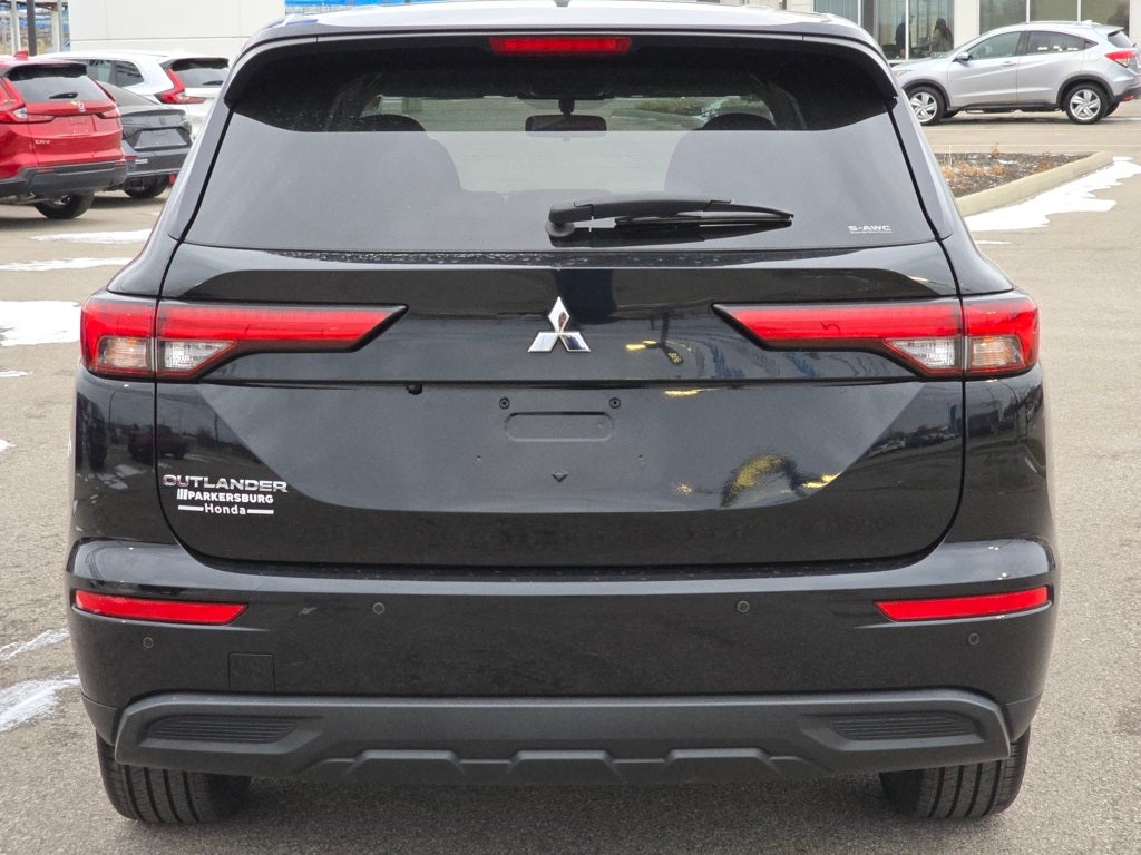 2022 Mitsubishi Outlander ES